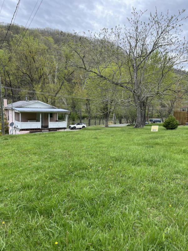 1300 GREENBRIER DR, HINTON, WV 25951, photo 1 of 20