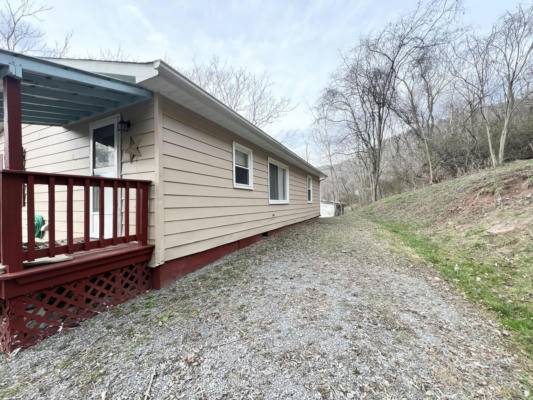 1736 TEMPLE ST, HINTON, WV 25951, photo 4 of 17